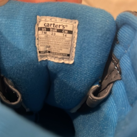 Carters size 7 snow boots - Picture 2 of 2